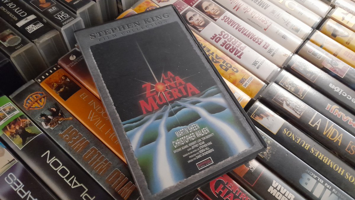 📝 Recomendación diaria #98
🎬 La zona muerta (1983)

🧠 Un hombre que tras despertar de un coma, descubre que ha adquirido unos extraños poderes.

📖 Basada en la novela de Stephen King, un thriller psicológico con un Christopher Walken que se come la pantalla.