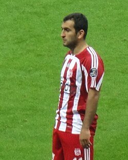 insta keşfette görüp vintage ayağına random bi anadolu takımının formasını aldığımızda bizde duruşu