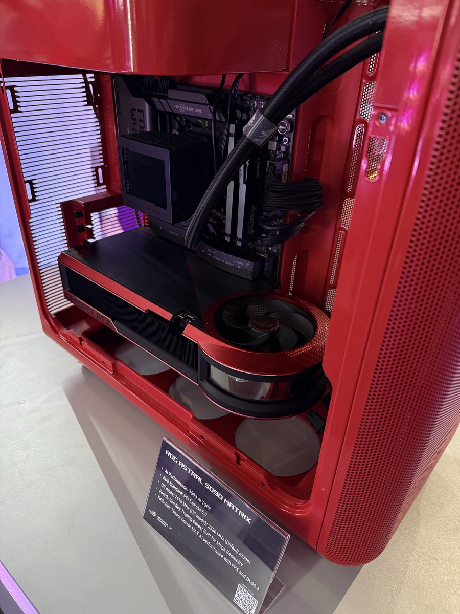 GeForce_JacobF's tweet image. Some of the GeForce RTX hardware on display at TwitchCon!
