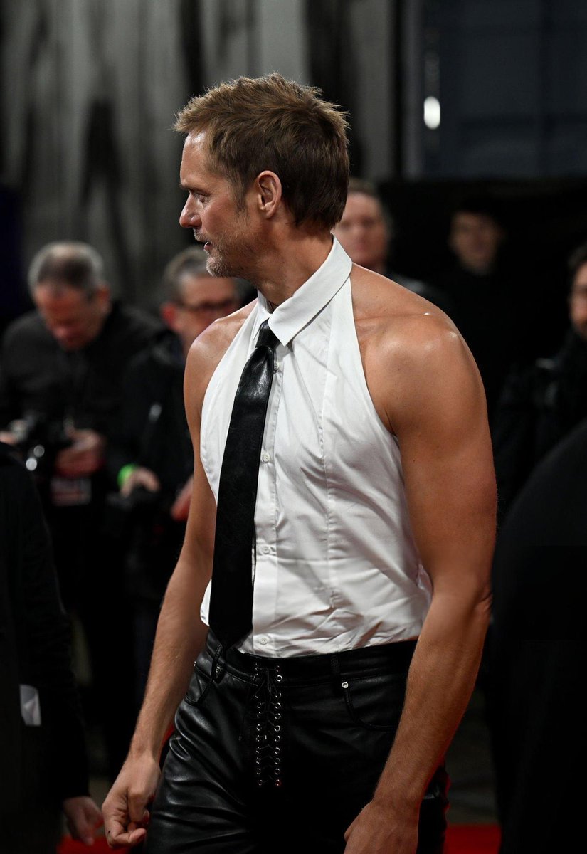 skarsgårdarms tweet media