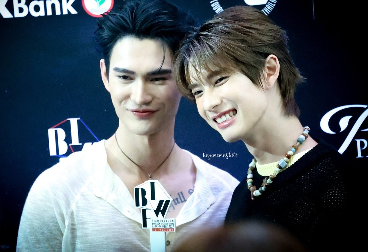 ppoohktlover's tweet photo. they just look so happy together and looking at each other lovingly. love shines through their eyes🥹💗

#SiamParagonBIFW2025xPoohPavel
#poohpavel #ppoohkt #pavelphoom 
#BIFW2025xPoohPavel https://t.co/ryftNsqTXB