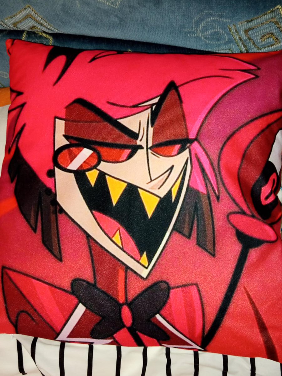 Bogit0717's tweet image. My Helllavers collection so far! (+ stickers)
#helluvaboss #hazbinhotel #hellavers