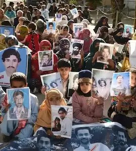 When <a href="/Pakistanis/">Pakistanis</a> raise hell over their <a href="/soldiers/">DiziKeyfi</a> bodies being dragged in #Afghanistan, why do they turn blind #eyes &amp; deaf #ears on the mutilated corpses of #Baloch martyrs! Why does <a href="/UNHumanRights/">UN Human Rights</a> remain tight lipped while #Baloch <a href="/freedom/">Freedom</a> fighters are being martyred? <a href="/BBCNews/">BBC News (UK)</a>
