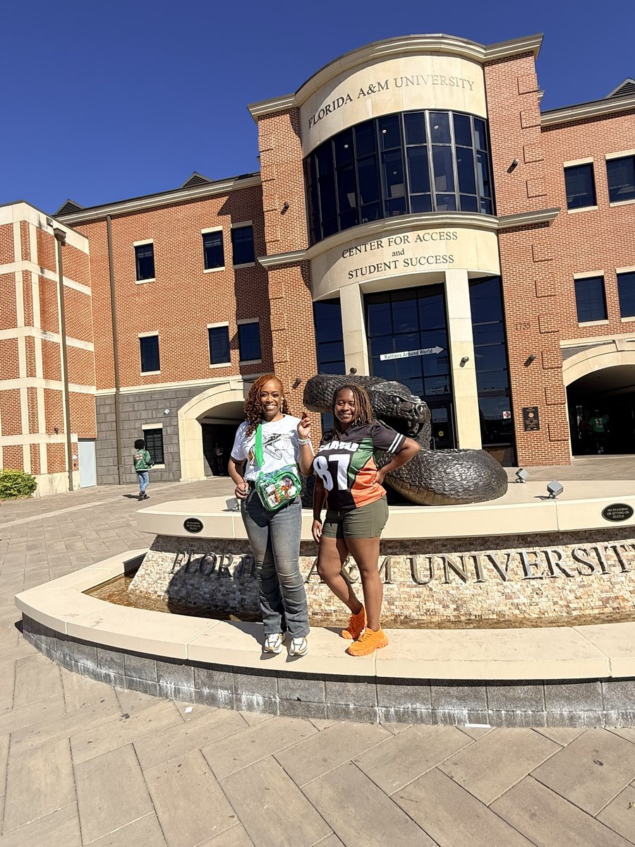 BoldestBeauty56's tweet image. #Fall98 #Fall15 Rattler Legacy #BraggLive 🧡💚