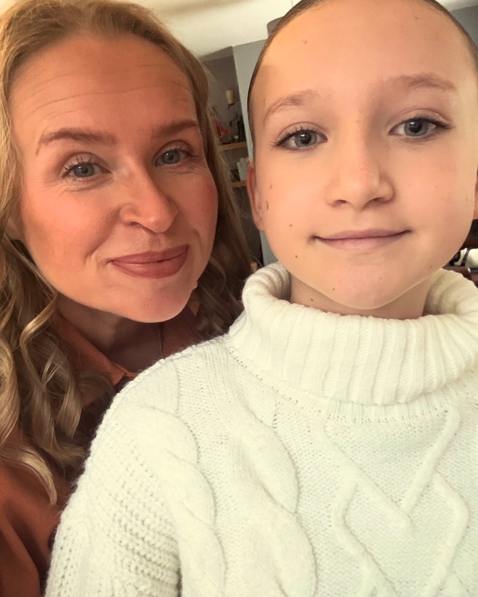 When the ‘babies’ are taller than you now 🥺🥺… stop growing please ( or I’m gonna have to live in a shoe) x