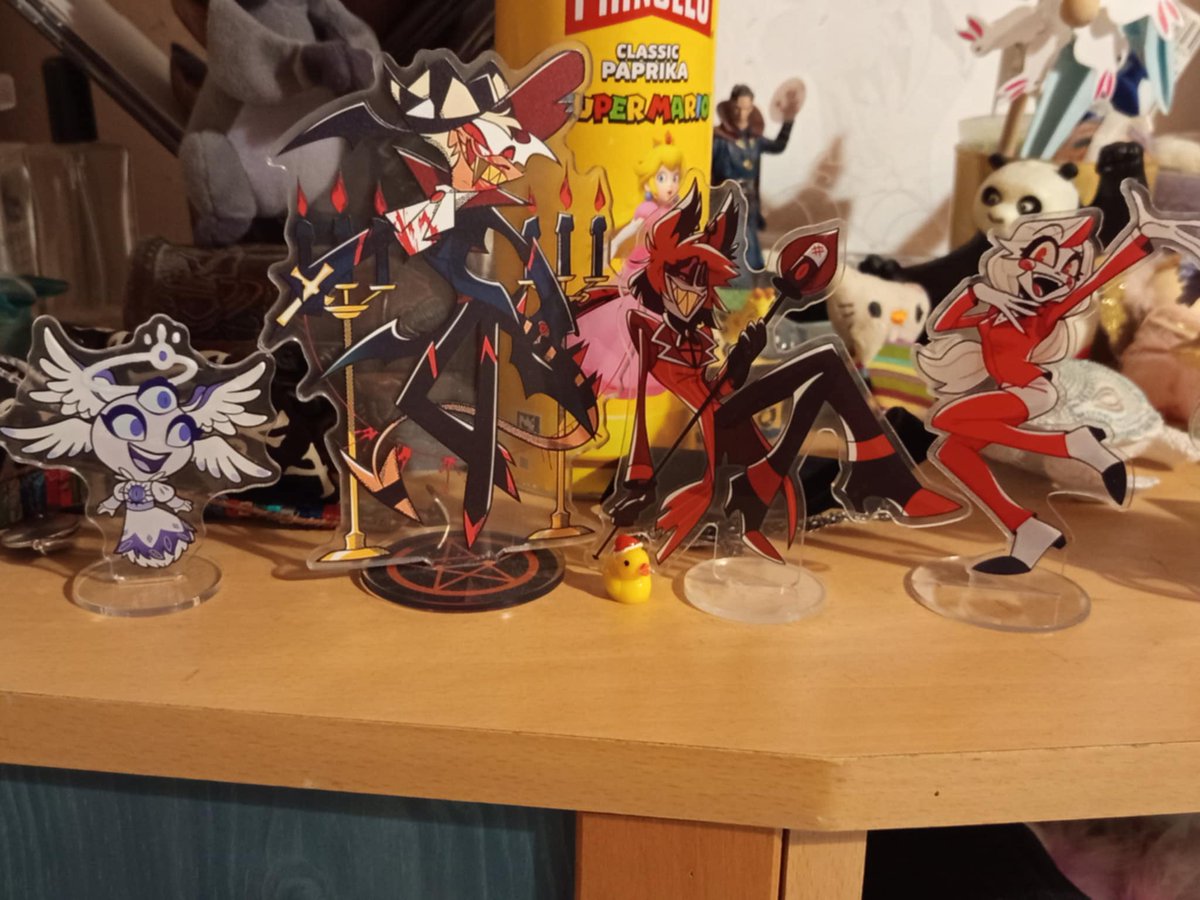 Bogit0717's tweet image. My Helllavers collection so far! (+ stickers)
#helluvaboss #hazbinhotel #hellavers