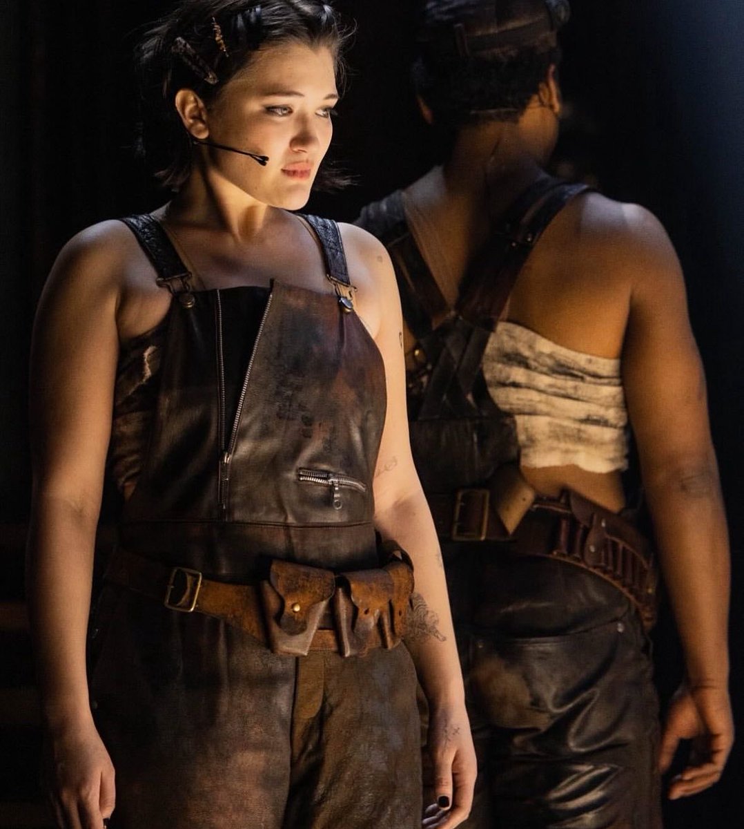 Happy Saturday everyone! Here’s a throwback to Isa’s run as Eurydice in Hadestown on Broadway!