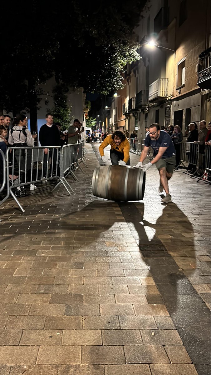 🍷🍴Avui hem celebrat la 11a Fira del Vi i la Gastronomia d’#Esparreguera!

Un dia ple de sabors, aromes i bona companyia.
Gràcies a totes les persones, cellers i restauradors que heu fet possible aquesta nova edició! 

#EsparregueraAvança