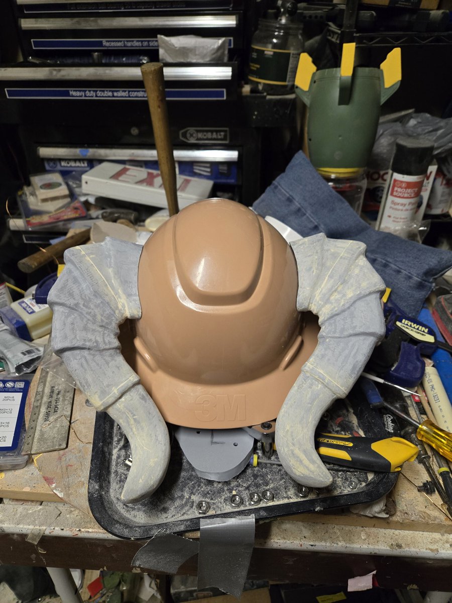 FromtheOutlet's tweet photo. It's been raining, and I'm still waiting in parts. So I shifted to something else while I wait... #fallout #3dprinting #cosplay #LSC42 #deathclaw https://t.co/phrPawtT4r
