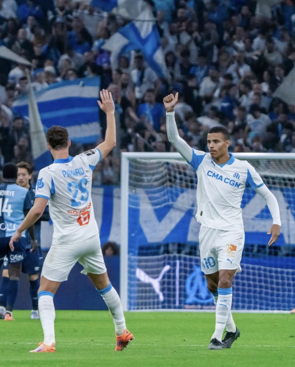 Be_OM13's tweet image. 🚨Après sa victoire face au Havre, l’OM est :

🥇LEADER DE LIGUE 1 
⚽️ MEILLEURE ATTAQUE DE LIGUE 1
🧤 2EME MEILLEURE DÉFENSE DE LIGUE 1

#OMHAC 6️⃣-2️⃣
