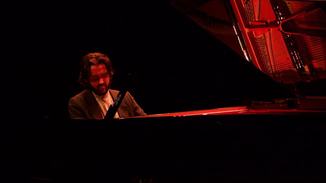 pianoscope's tweet photo. En clôture de soirée, Jean-Baptiste Doulcet a ébloui le public du Théâtre du Beauvaisis par un voyage improvisé à travers les siècles et les styles — de Bach au jazz fusion japonais. Une démonstration éblouissante de liberté musicale ! 📷 #Pianoscope #Beauvais  #piano https://t.co/aSYIXgvtV5