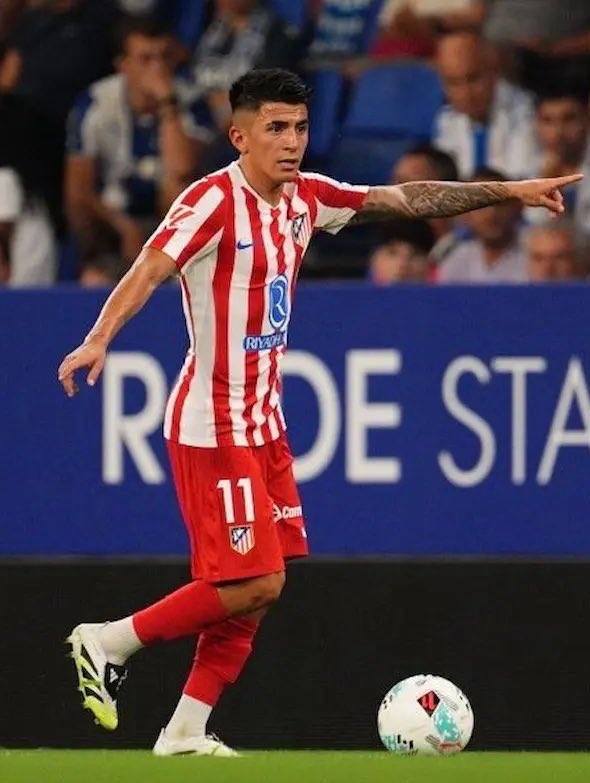 Que sigan infravalorando a Almada.
Es un pelotero de época, crack absoluto y solo tiene 24 años.