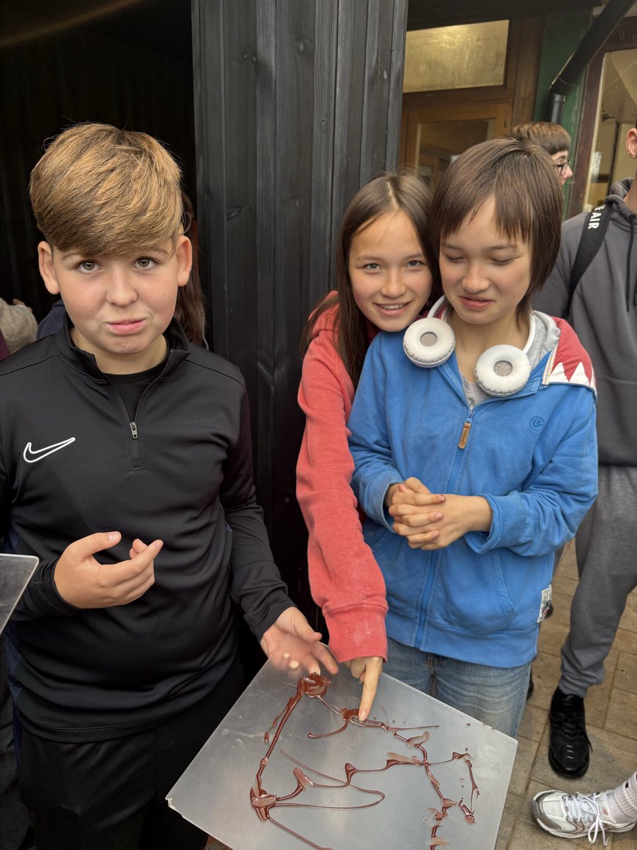 Opal Coast 🇫🇷 - A visit to the chocolate factory to learn how chocolate is made! Who would have thought you would see such disgust in their faces (straight from the bean without sugar!)🍫