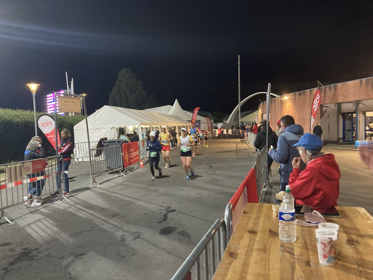 millsy262's tweet image. Watching the joggers go round and round!