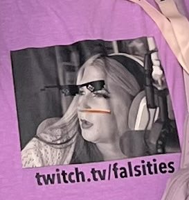 Alright, finally found my energy and Twitchcon day 2 is a go!

Headed over to the convention center with <a href="/fvlsities/">Fals ✨</a> now, say hey if you see us ✌🏾