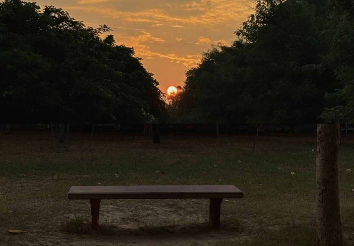 "Kaç yaşında olursan ol, uyuyunca geçecekmiş gibi gelecek.
Kaç yaşında olursan ol, uyuyunca geçmeyecek."