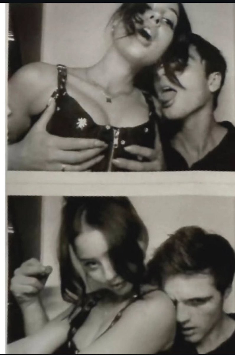 AlexasWallet's tweet photo. Are you jealos?🤭

He comes home with me and you’re stuck single 🖕🏻😂 https://t.co/NkRCMqOfwj