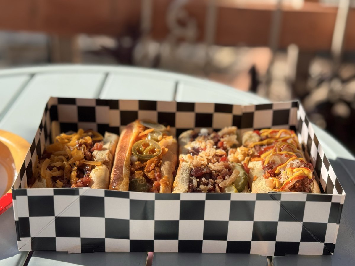 dmac610's tweet photo. If you’re in Glen Rose and not eating at Coop Dogs, then what are you doing??? 

Best dogs around!  No contest! https://t.co/0LuCL0xh2Y