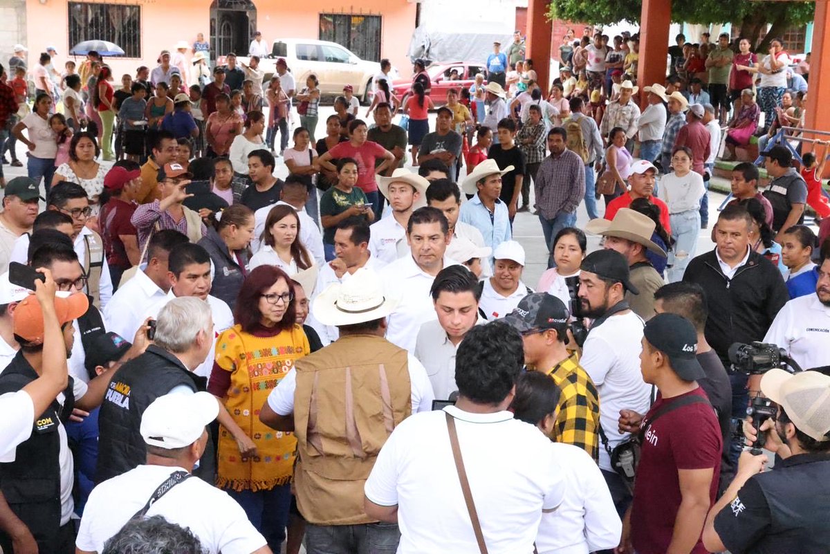 📋En Jopala, junto a la coordinadora <a href="/Letamaya/">Leticia Ramírez Amaya</a>, realizamos una Reunión de Trabajo y supervisamos las jornadas de salud para las familias afectadas por las lluvias. 🩺

Nuestro compromiso es acompañar y trabajar por las y los poblanos de la Sierra Norte. 🤝🏻🇲🇽