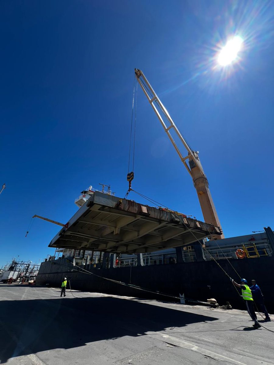 TC2mdp's tweet image. Ya terminamos de operar buque #Varamo #Maersk con servicio de #Hipocoop
Bajamos importaciones de #CafeCabrales
Mañama ingresa #Artemis #CMA
Fin de semana de super acción