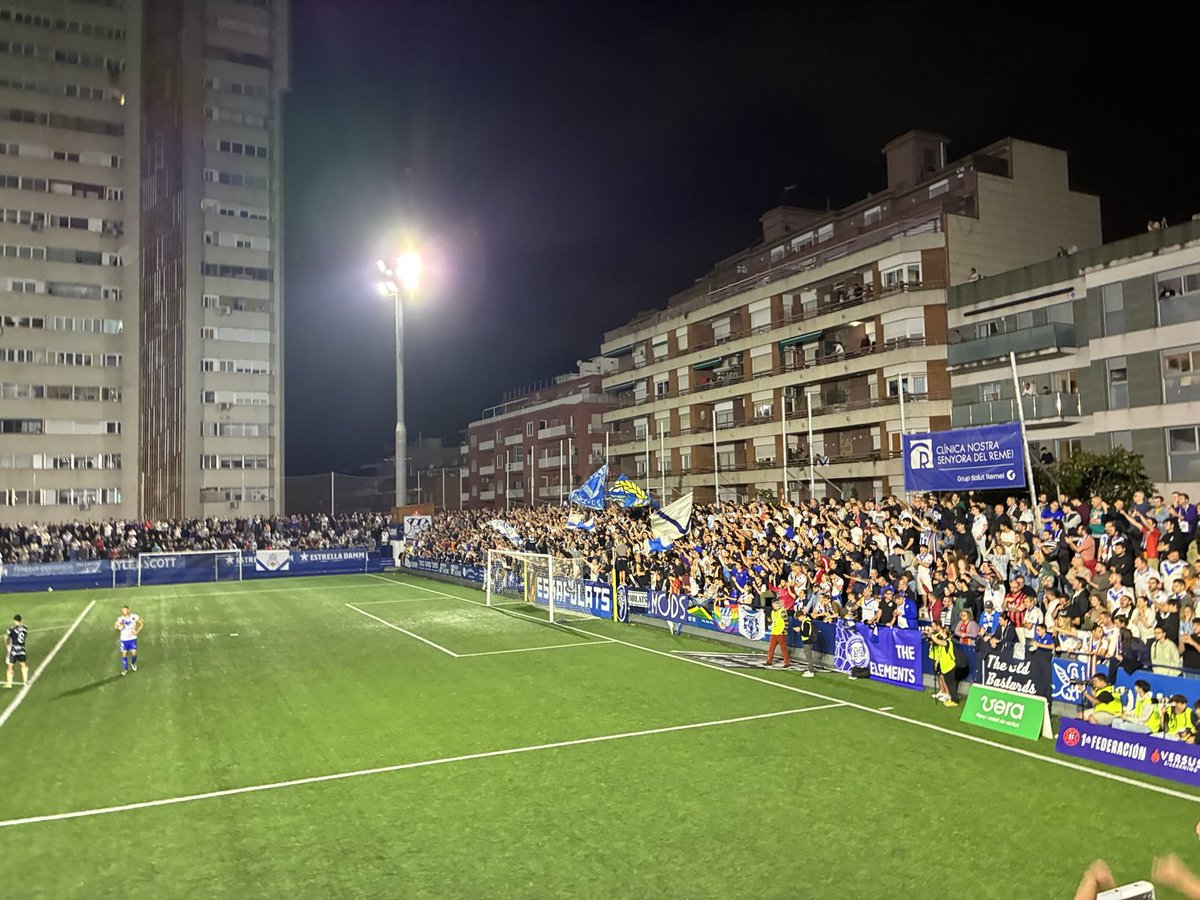 1-1 hubo partido me colaron unos colegas... y yo a unas cervezas fallo la organizacion😛nit de futtbol