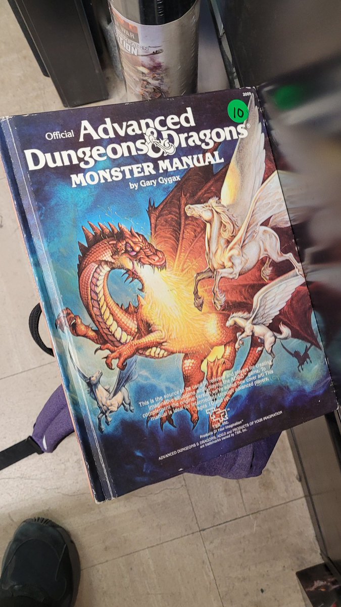 I love second-hand sales. New reading material for meeeee.