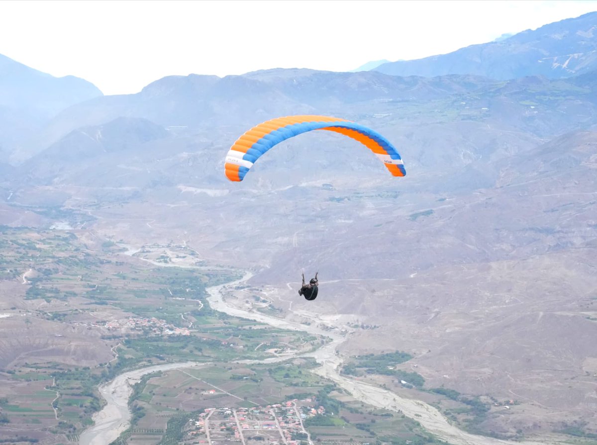 AzuayPrefectura's tweet image. Volar es sumergirse en las nubes y el viento.  🥹 🌪️

🪂 Más de 20 parapentistas nacionales e internacionales surcaron los cielos de #SantaIsabel durante la primera válida del Festival de Parapente. 🫶🏼

#AzuayExtremo 
#AzuayMeEncanta 
#JotaLloretPrefecto 
#AzuayEsElDestino