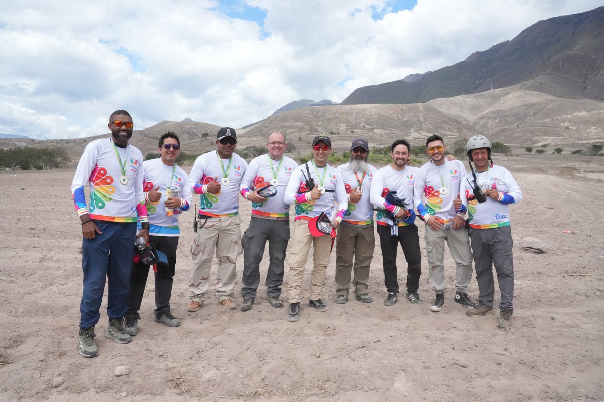 AzuayPrefectura's tweet image. Volar es sumergirse en las nubes y el viento.  🥹 🌪️

🪂 Más de 20 parapentistas nacionales e internacionales surcaron los cielos de #SantaIsabel durante la primera válida del Festival de Parapente. 🫶🏼

#AzuayExtremo 
#AzuayMeEncanta 
#JotaLloretPrefecto 
#AzuayEsElDestino