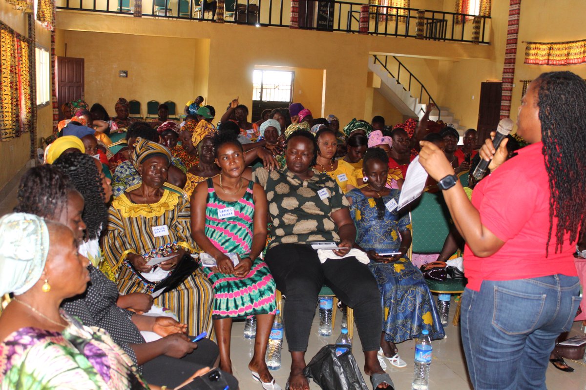 #Day2 of the #BIBESTproject training in #Foya.
The #WCBTs learnt about #teamwork, #leadership, #taxprocedures, #harnessingmobilemoney and many more.
Next stop: #Jendema-Bo Waterside women.
<a href="/AfDB_Group/">African Development Bank Group</a> #WCBTs #WomenChampions #regionalintegration