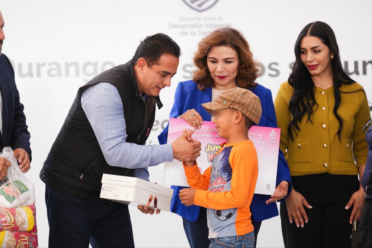 LaloSerranoZ's tweet image. #LaserInformativo

#Durango|| @josejoseantonio fortalece el programa #JuntosPorLaNiñez, porque en Durango la infancia es primero

* Reciben apoyos económicos y alimenticios que les permite regresar a clases y disfrutar su infancia al máximo

En Durango la infancia es primero. Con…