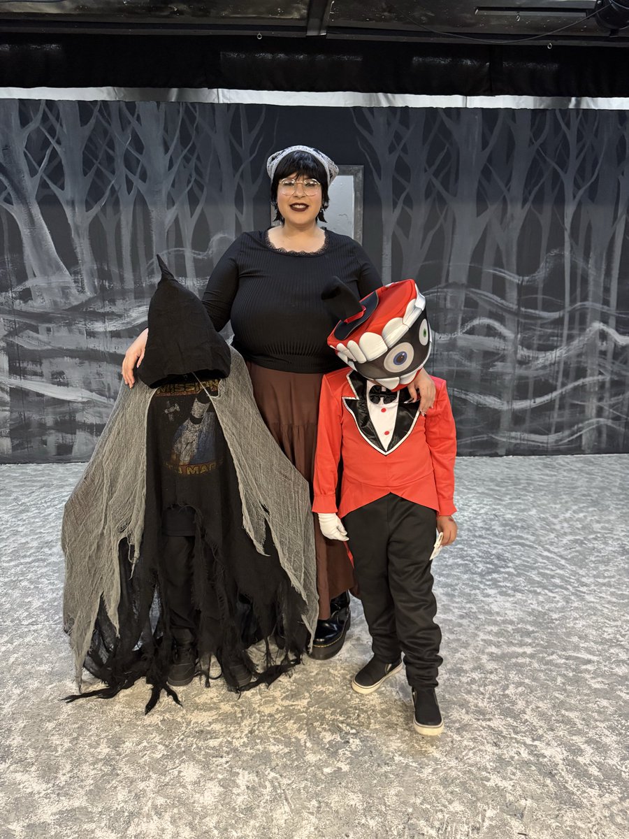 blandpolecat's tweet image. I don’t post about my personal life on here much especially my family but I have talk about this!
So about 2 months ago I made the decision to do a local Halloween charity event where I give out free costumes and candy pails to children in my community.
So…I went and I…