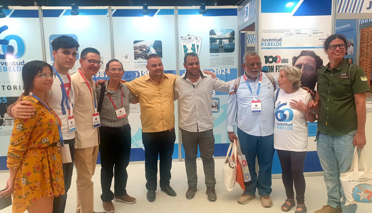 JuventudRebelde's tweet photo. #Cuba 🇨🇺 Un privilegio saludar en el stand de @JuventudRebelde en el contexto del Primer Festival Internacional #GranmaRebelde a Carlos del Castillo, secretario general de la #FELAP
60 años de Voz y #Revolución https://t.co/u2DrTmjZS7