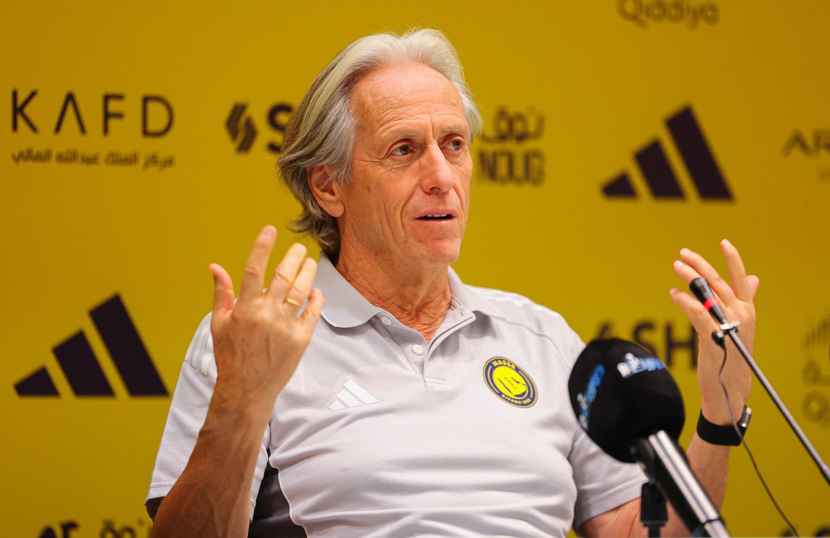 متخيلين 30 هدف بآخر 8 مباريات

طيب متخيلين فاز بنتيجة الخمسة (4 مرات)

طيب متخيلين محقق 6 كلين شيت آخر (8) مباريات

شيء غير طبيعي 💛😨