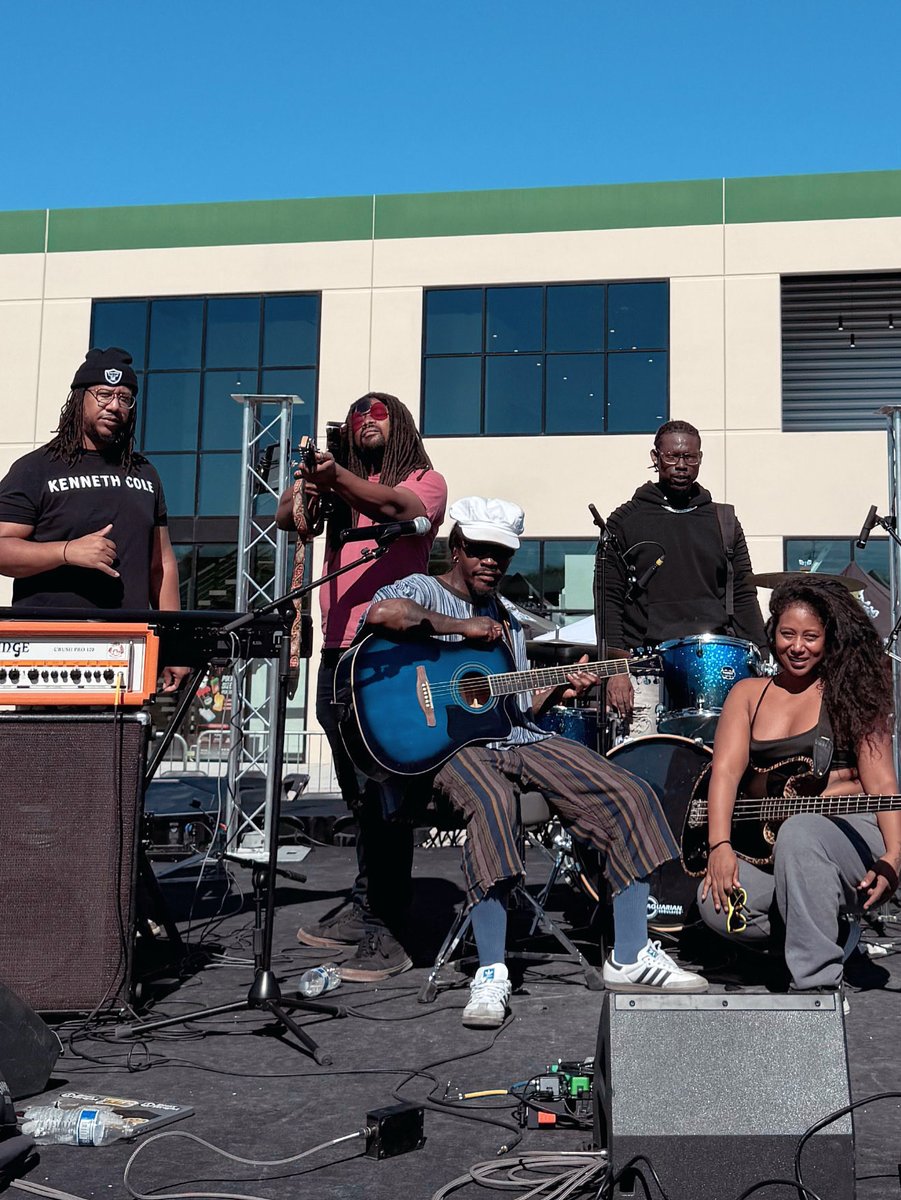 DizzyWright's tweet photo. Reconnected with the high vibrations… we’re aligned again. 

Catch us in VEGAS @NUWULV TONIGHT !!! 🎹🎸🥁🎸🎙️🎸 https://t.co/EKRxjX5qbC