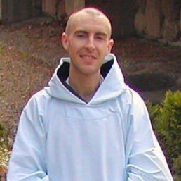 us_trappists's tweet photo. Curious why someone would become a cloistered Trappist monk or nun? Want to read their vocation stories?  Copy and paste this link https://t.co/OuAlGXGclQ where you can read several stories from Genesee Trappist Abbey. Picture is of Father Isaac Slater.  #trappist #vocation #Sat https://t.co/LNfLXK07Bo