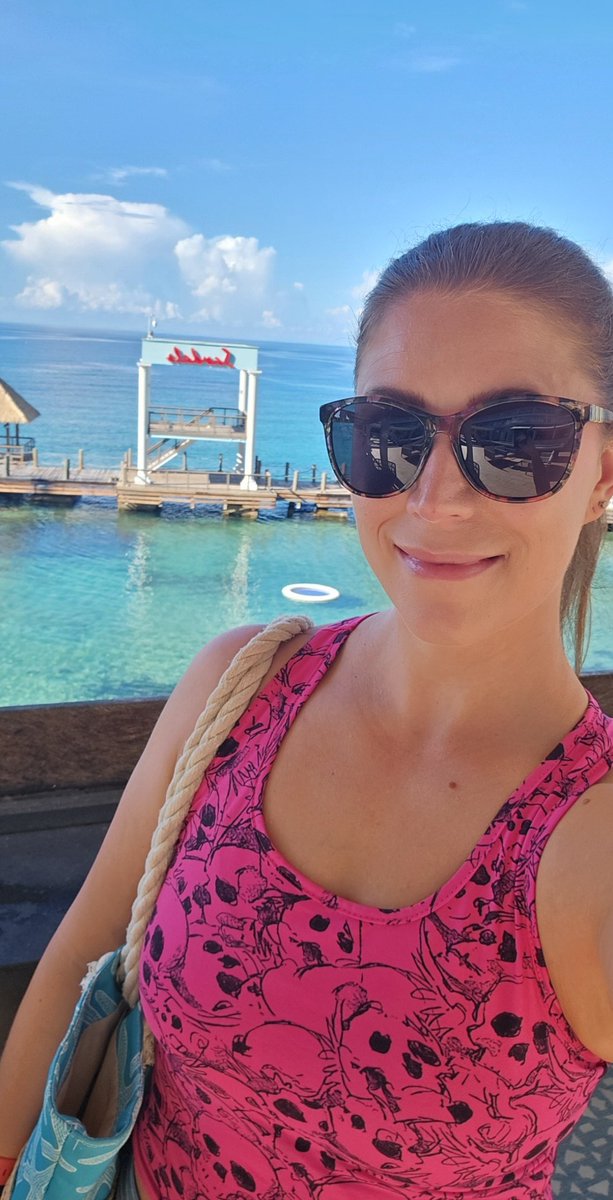 Samanthanolimit's tweet photo. It's a lovely day here in Jamaica.  I had a delicious breakfast and then went on an excursion to mystic mountain and dunn's falls. Ate some delicious jerk chicken.  Back at the resort. https://t.co/sKpJvIpKX3