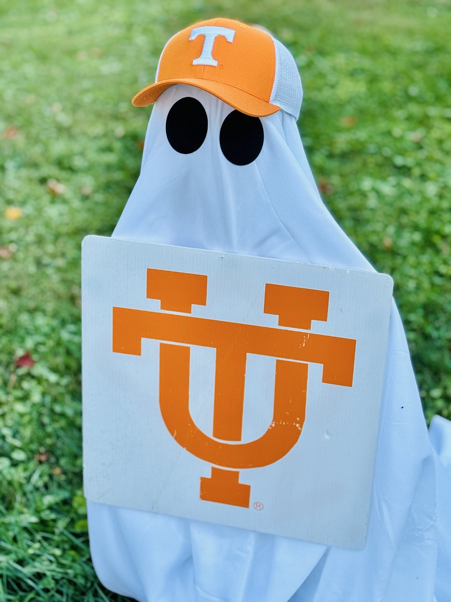 LaSirenaSmiles's tweet photo. Feeling game ready! Ghost Big Orange ๐ป๐! Beat Bama! #Vols #Halloween #3rdsaturdayinoctober https://t.co/TOyUJw4hrq