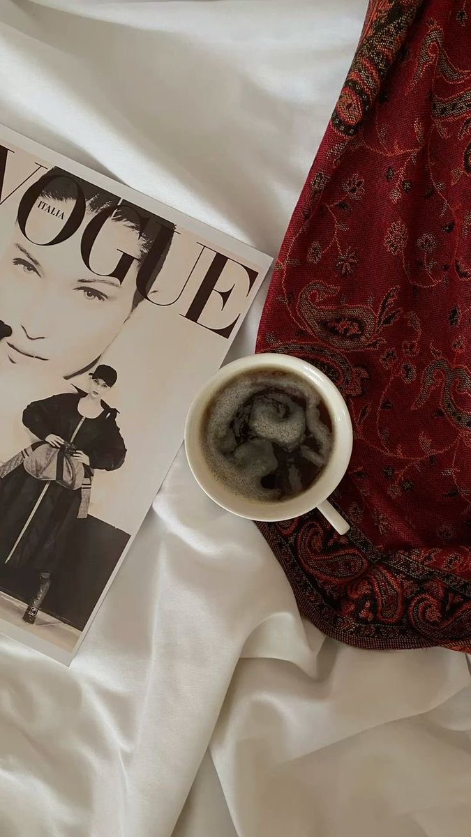 "شاركني الأغاني والقصائد شاركني حواراتُك وتفاصيل أيامك شاركني أسباب أحزانك وأوجاعك شاركني بكل الأمور التي لاتستحق المُشاركة فأنا من بين الجميع سأستمع إليك دون تضجرٌ وملل."
🎼♥️