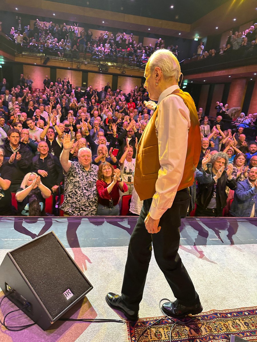 Sunderland, you raised the roof off the place tonight!

Next stop, Orchard West, Dartford. UK autumn leg, Danish, Norwegian, Irish, Dutch and German tickets: francisrossi.com/tour

#FrancisRossi #GOMOR #tour #StatusQuo #Songbook #UKTour #AndyBrookSonic #Dartford #Sunderland