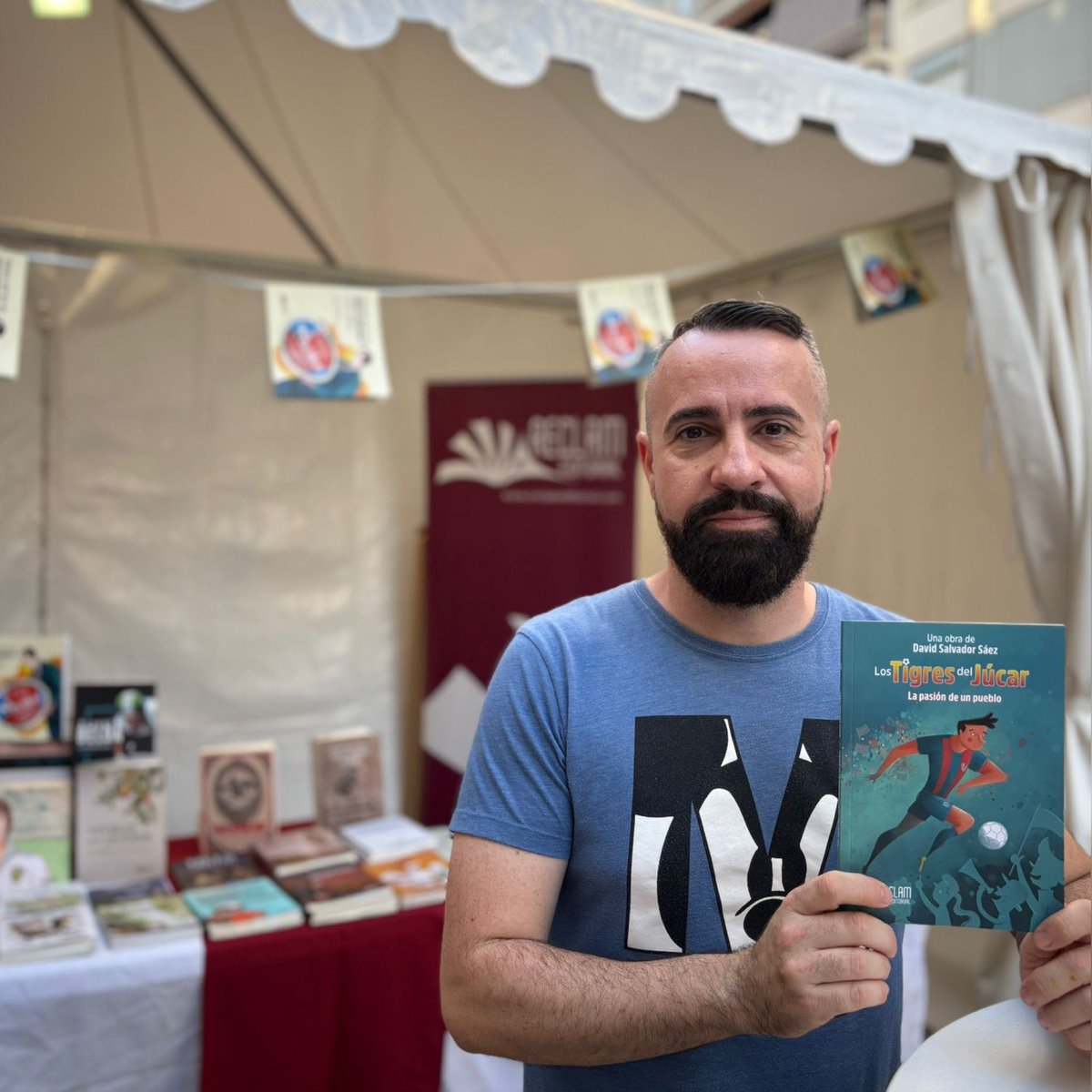 👉🏻Una tarde maravillosa en mi ciudad presentando y firmando mi libro &lt;&lt;Los tigres del Júcar&gt;&gt; libro del centenario de la <a href="/UDAlzira/">UD Alzira</a> junto a todo el equipo de <a href="/ReclamEditorial/">Reclam Editorial</a> 

#davidsalvadorsáez