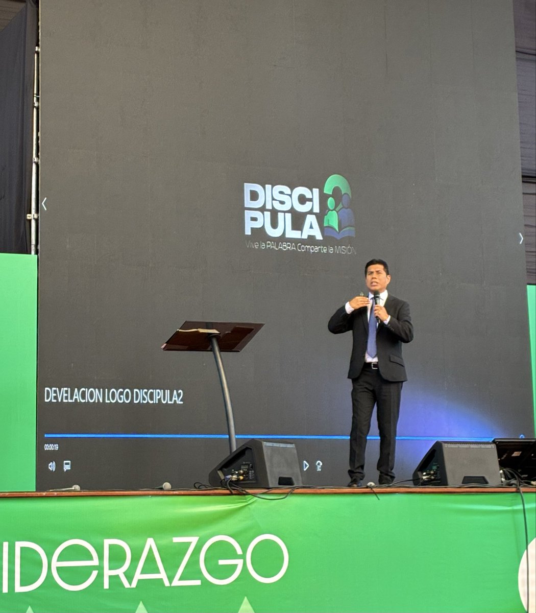 Pr. Alberto Carranza, presidente de ala #MiCOP, presenta el movimiento Discipulados  a los dirigentes de iglesia, dicho movimiento acompañará a la iglesia para los próximos años.