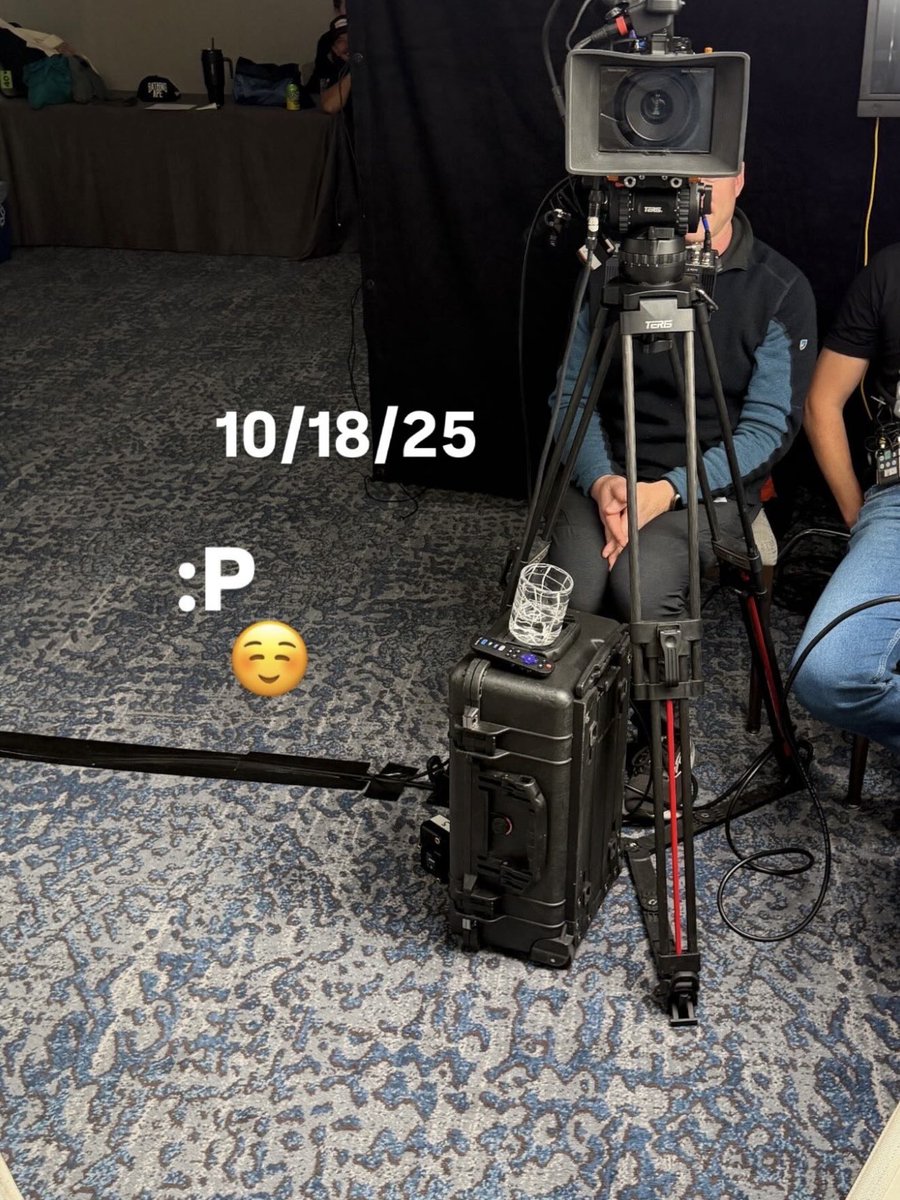bizzleeilish's tweet image. not to be parasocial but her deleting and re uploading the story just to add the date is making me emotional