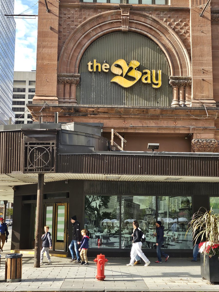 An empty Hudson's Bay is very sad, especially because it's a well-known Canadian historical icon. What's the TLDR on why it went under?