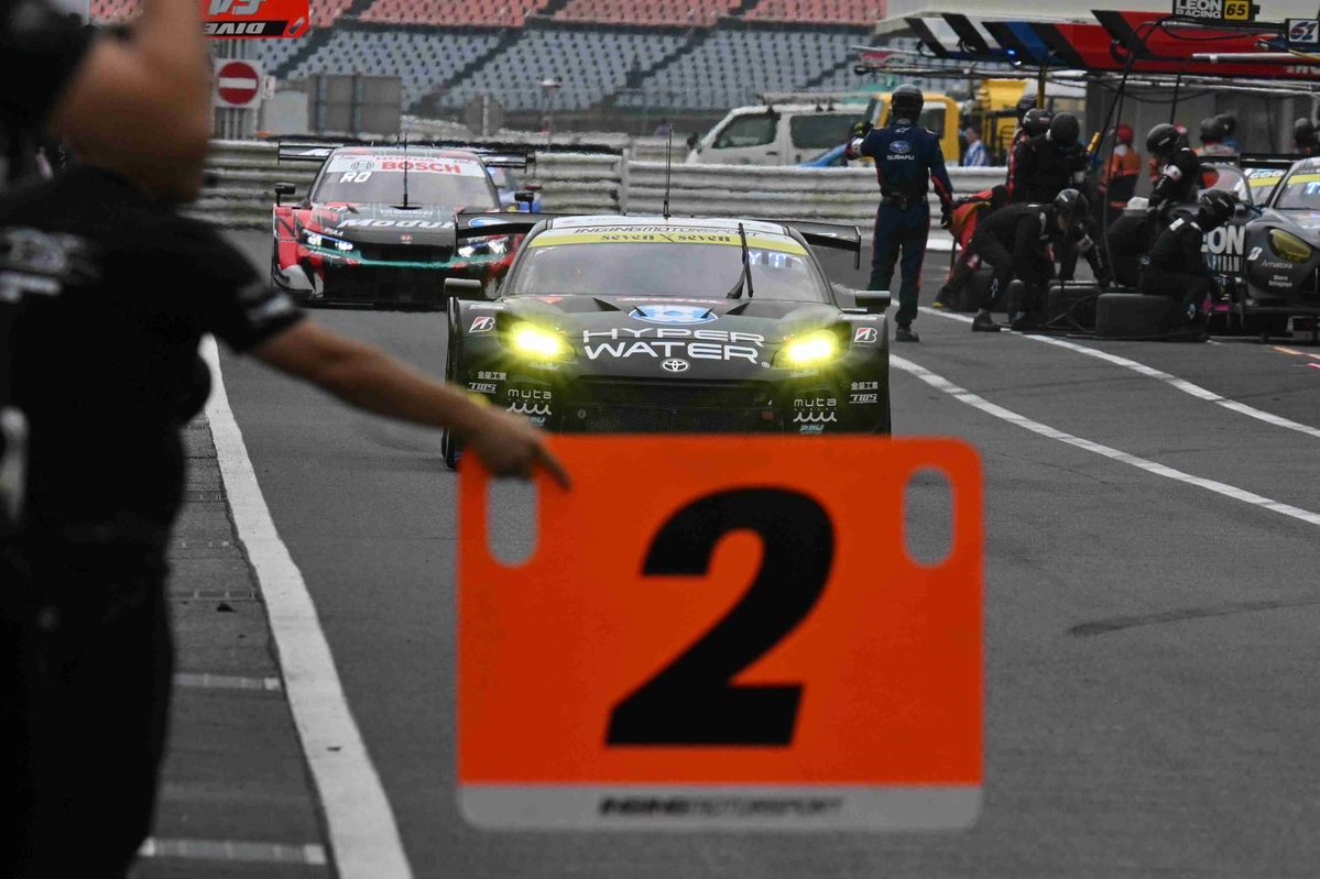 おはようございます。
本日は決勝日です！

3番手スタートの2号車の応援の程
よろしくお願いいたします。
#GR86 #スーパーGT