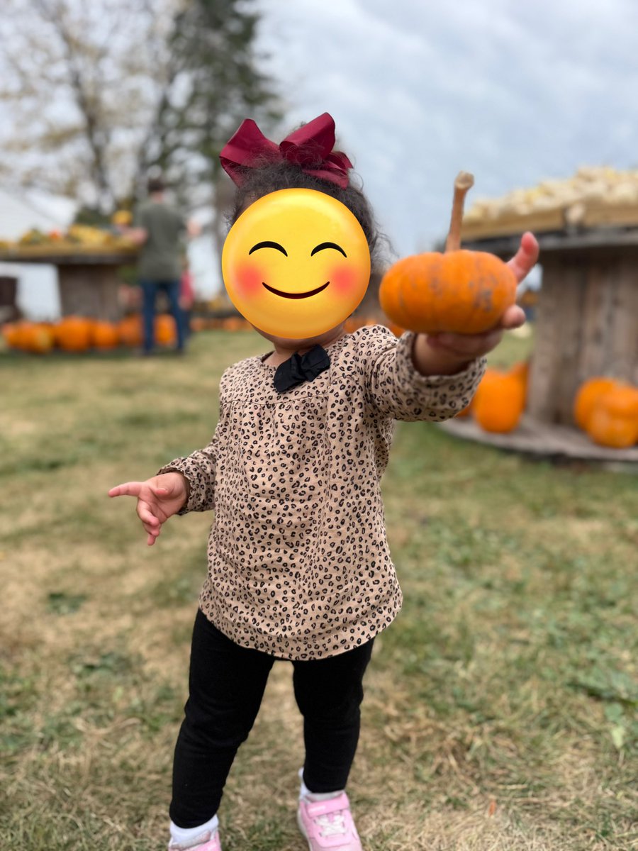rhmoreland's tweet image. 2 for 3 so far today! Kicked off with coffee ☕️ this morning and now we’re soaking in the pumpkin patch vibes 🎃. Feeling good about the day ahead. Wishing you a wonderful Saturday evening—what’s making your day great? #FallFun