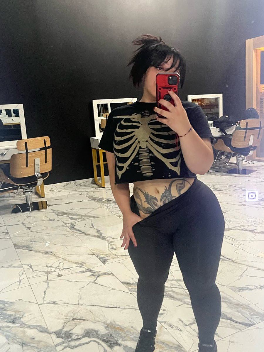 bellabreeezzy's tweet image. I’m HOT as hell 🥵✨