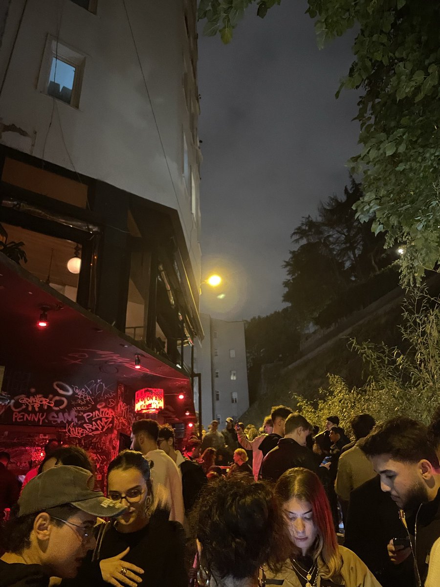 oğlum bunlar arkadaşların mı