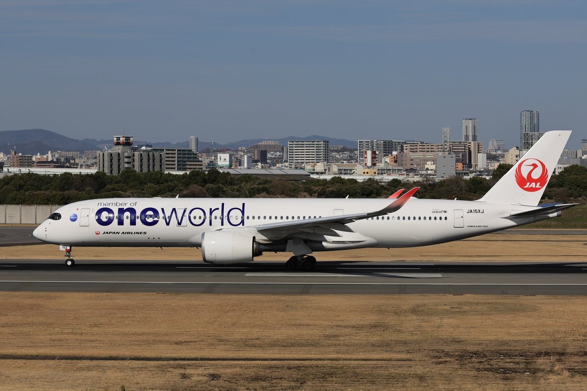 KokezaruT's tweet image. おはようございます。
過去画像です。
JA15XJ A350-900
#JAL 
#oneworld
#伊丹空港