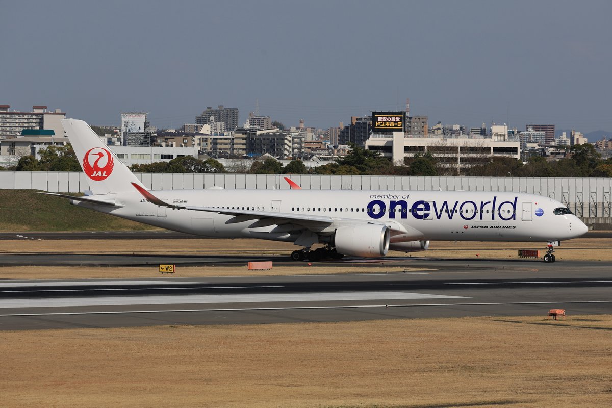 KokezaruT's tweet image. おはようございます。
過去画像です。
JA15XJ A350-900
#JAL 
#oneworld
#伊丹空港
