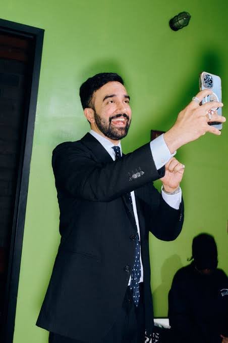 jimfornyc's tweet image. If you care about the USA, then you MUST care about NYC. More than $2 trillion goes through our economy each year!  Don’t let an extremist control it. Get involved. We still have time to beat him!  Centrists and conservatives are BEGGING for your help!  
@MeghanMcCain…